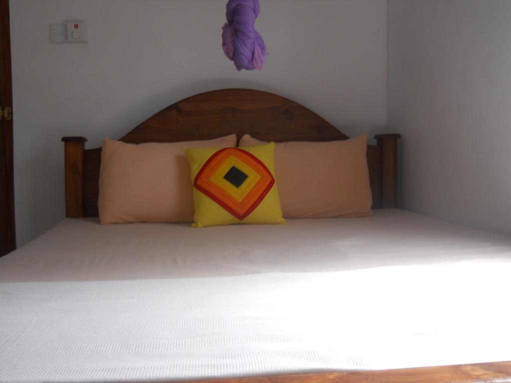 Sunset Tourist Home Polonnaruwa Værelse billede